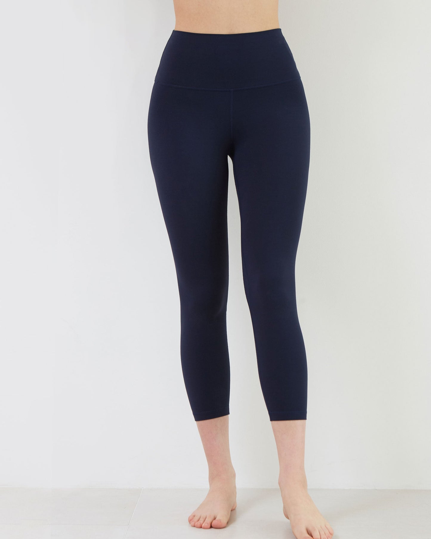 Basic Compass Capri Leggings 21"